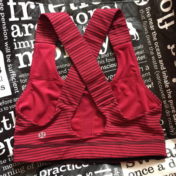 EUC Lululemon athletic top size 2 - Picture 3 of 4